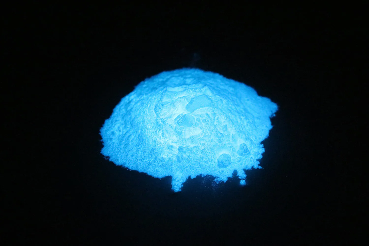 BLUE LIT - the world's glowiest glow pigment, 100% pure LIT powder in blue by Stuart Semple