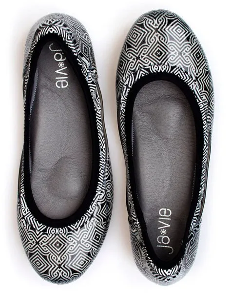 ja-vie black/ivory mosaic jelly flats shoes