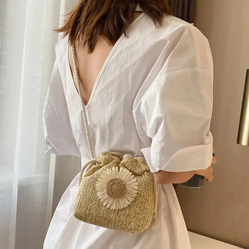 Rattan Woven Women Straw Bag Handbag Knit Flower Summer Beach Woman Shoulder Messenger Khaki Beige Bags Fashion Creative